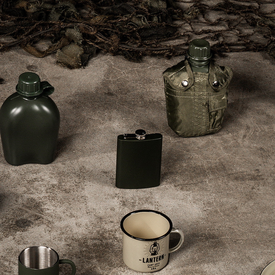 Plastic veldfles met beschermhoes (zwart)