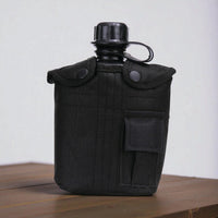 Plastic veldfles met beschermhoes (zwart)